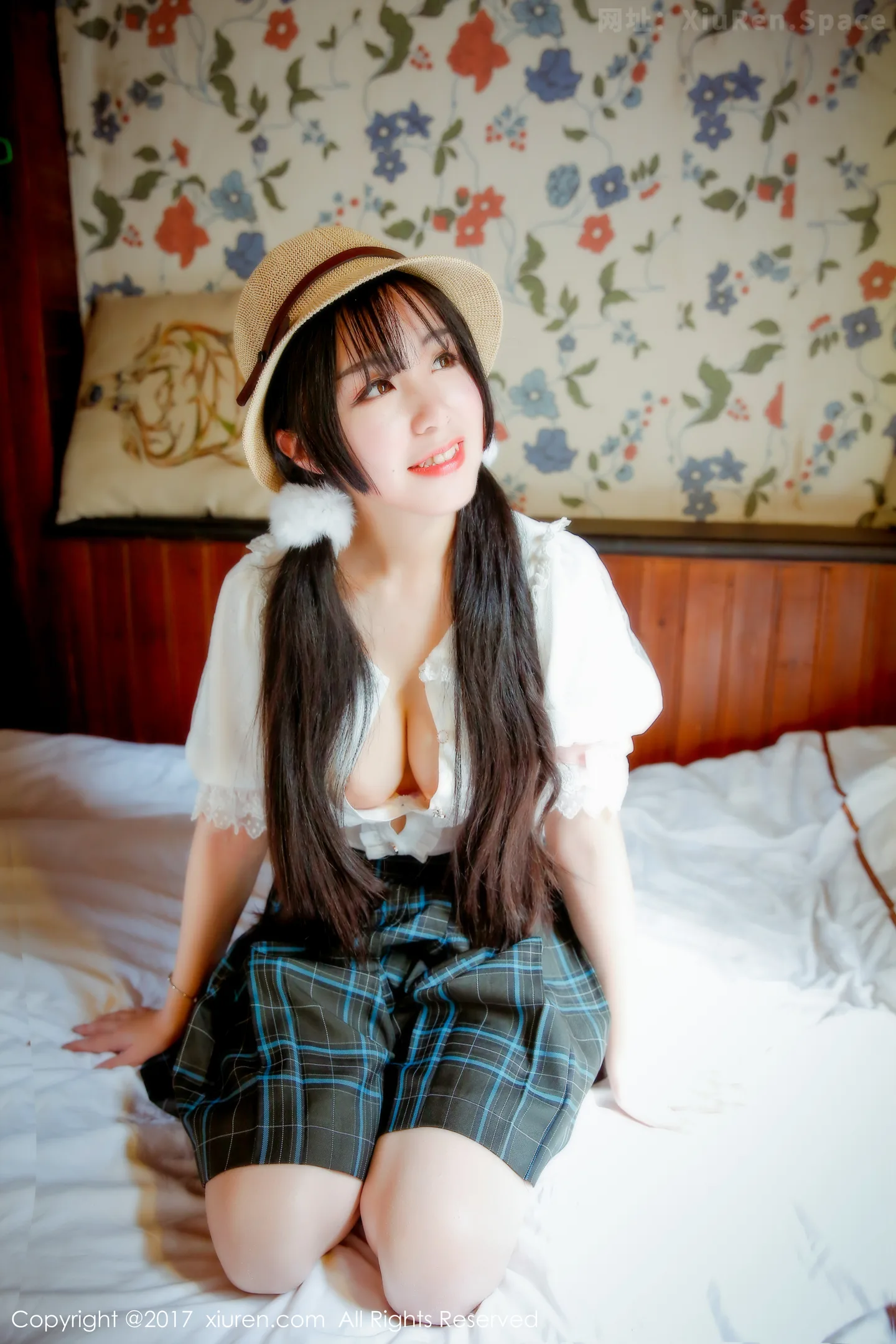 图片[3]-[XiuRen秀人网]VOL.742 嫩模V菜居家私房全裸上身秀雪嫩豪乳娇羞迷人写真50P-秀人网官方网站